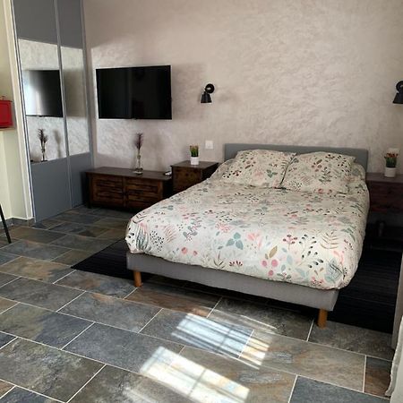 Studio Independant Avec Piscine Et Jardin L'Abergement-Sainte-Colombe Kültér fotó
